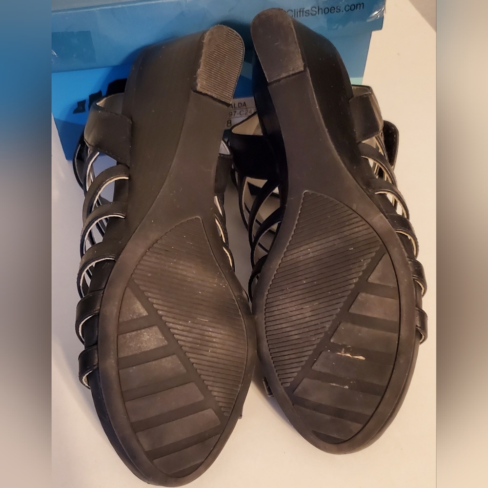 Women's 8 Cliffs Shoes Strappy Sandals Black Heels - Picture 6 of 11